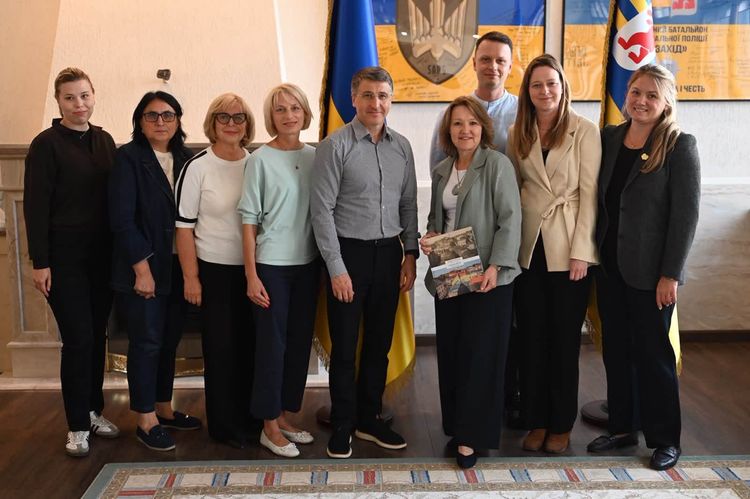 Керівник Закарпаття зустрівся з очільницею Представництва ЮНІСЕФ в Україні 