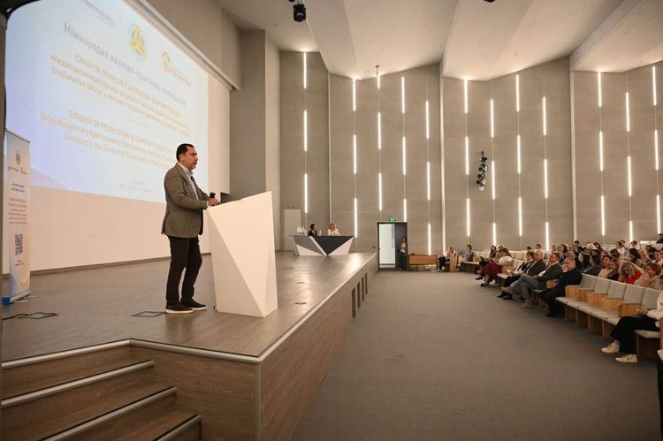 Синергія професій у збереженні здоров'я: міжнародна конференція в УжНУ
