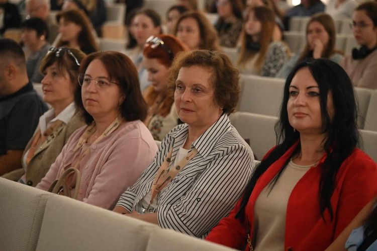 Синергія професій у збереженні здоров'я: міжнародна конференція в УжНУ