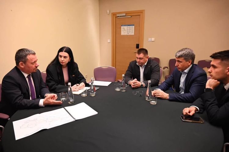 На полях Карпатського економічного форуму обговорили відкриття нових пунктів пропуску на кордоні з Румунією