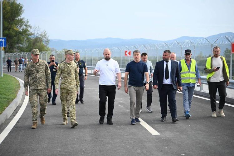 На полях Карпатського економічного форуму обговорили відкриття нових пунктів пропуску на кордоні з Румунією