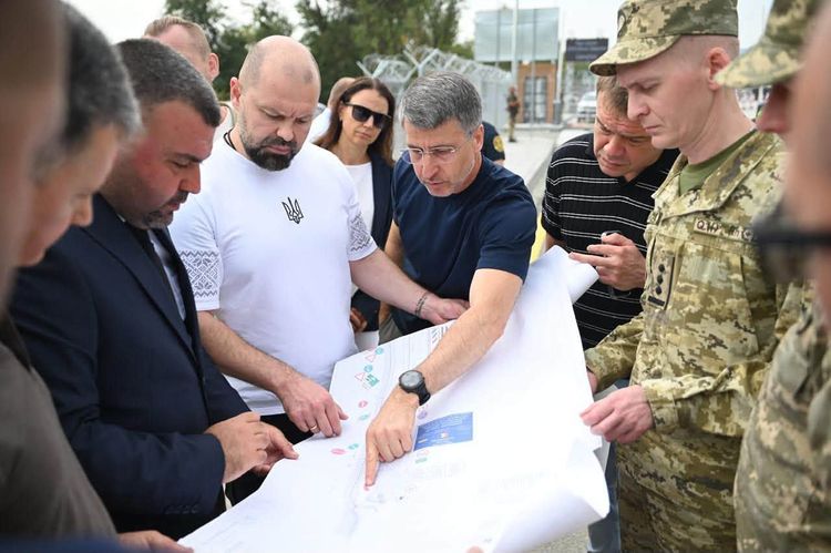 На полях Карпатського економічного форуму обговорили відкриття нових пунктів пропуску на кордоні з Румунією