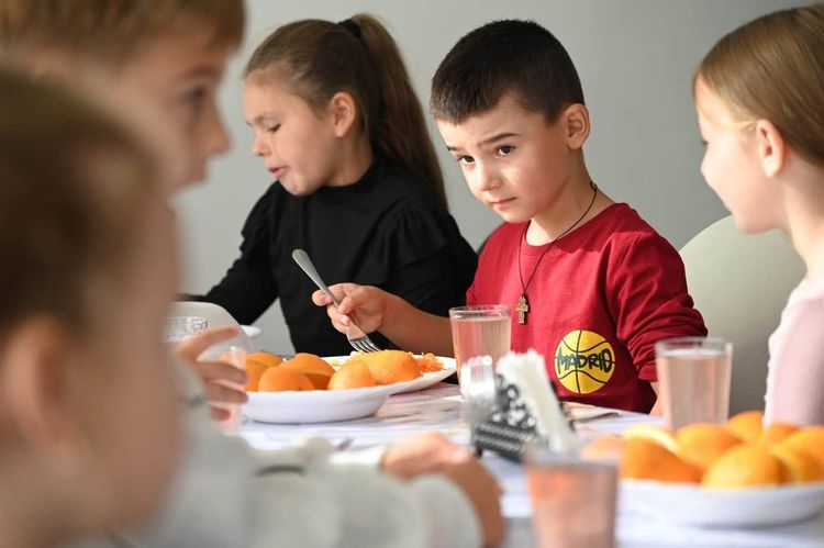 Гаряче харчування для всіх учнів організували у 10 школах Ставненської ТГ
