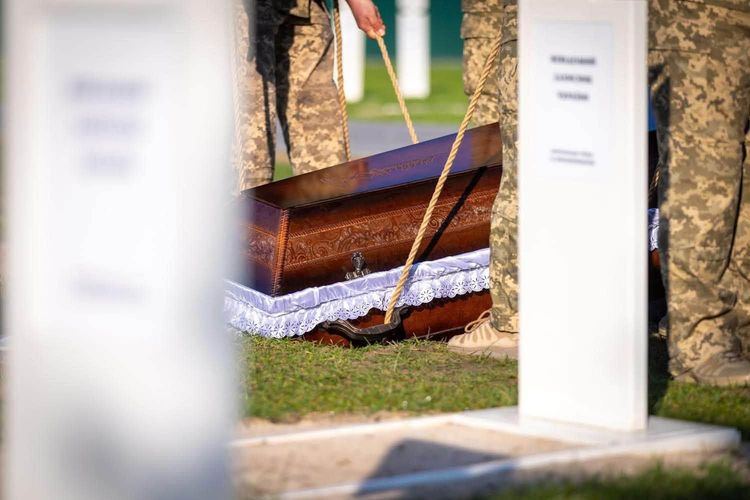 Делегація Закарпаття взяла участь у церемонії вшанування пам'яті двох полеглих захисників на НВМК