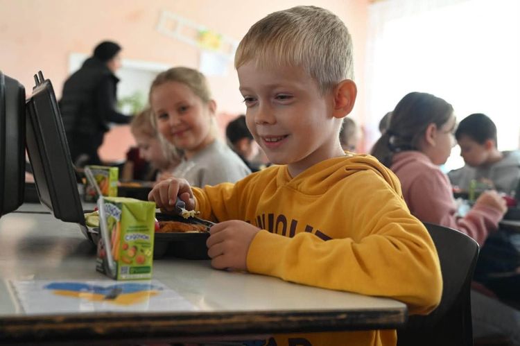 Гаряче харчування для школярів Костринського ліцею організували за принципом кейтерингу