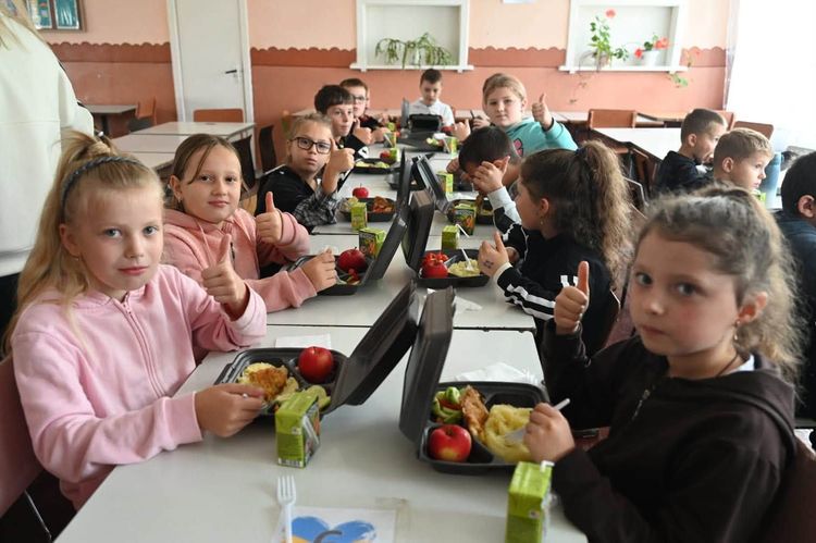 Гаряче харчування для школярів Костринського ліцею організували за принципом кейтерингу