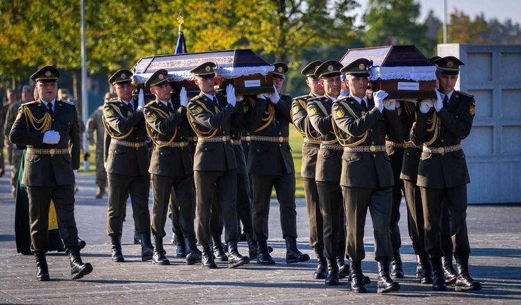 Делегація Закарпаття взяла участь у церемонії вшанування пам'яті двох полеглих захисників на НВМК