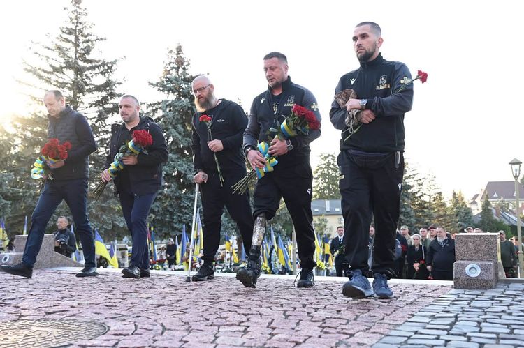 У День захисників та захисниць України в Ужгороді вшанували пам’ять полеглих Героїв 