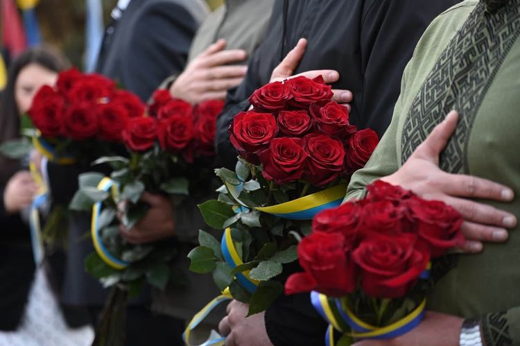У День захисників та захисниць України в Ужгороді вшанували пам’ять полеглих Героїв 