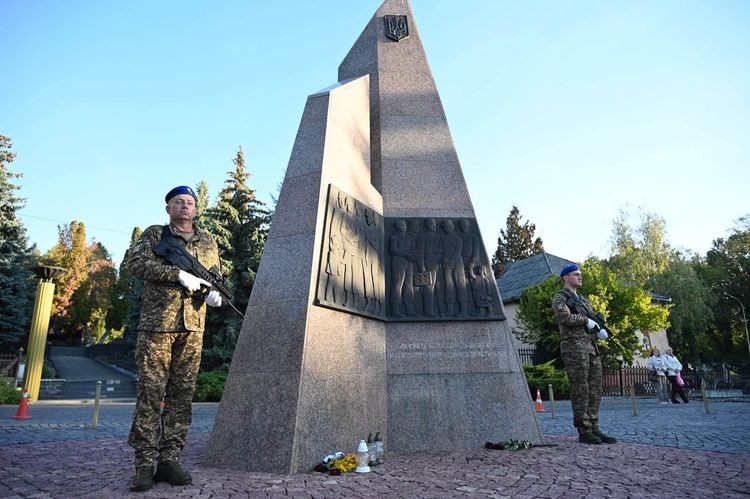 У День захисників та захисниць України в Ужгороді вшанували пам’ять полеглих Героїв 
