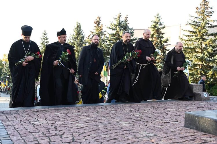 У День захисників та захисниць України в Ужгороді вшанували пам’ять полеглих Героїв 