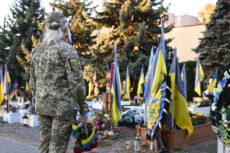 У День захисників та захисниць України в Ужгороді вшанували пам’ять полеглих Героїв 