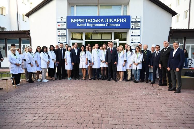 Троє працівників медичної галузі Закарпаття отримали високі державні нагороди