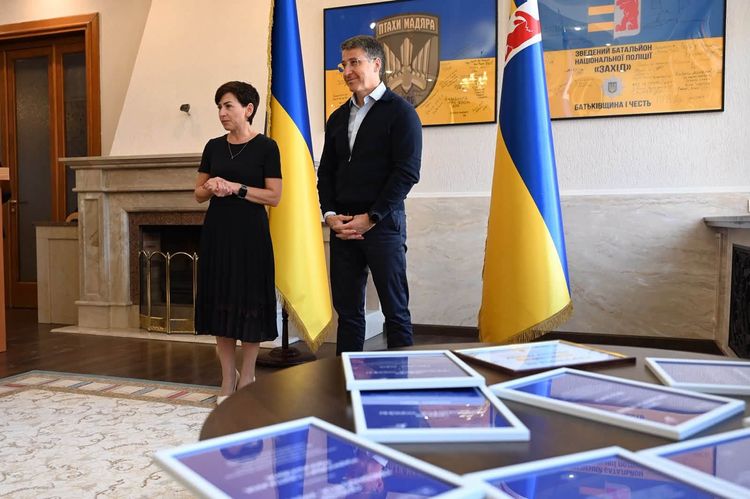 На Закарпатті вручили президентські та обласні премії переможцям учнівських олімпіад