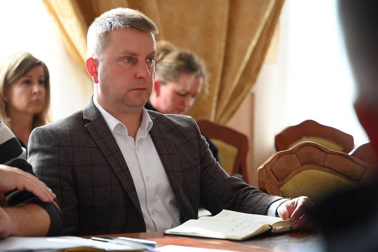 На Закарпатті обговорили готовність автомобільних доріг до осінньо-зимового періоду