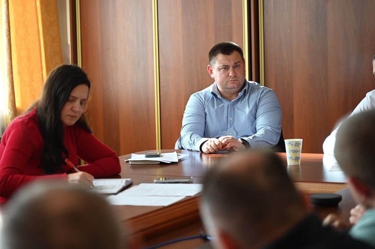 На Закарпатті обговорили готовність автомобільних доріг до осінньо-зимового періоду