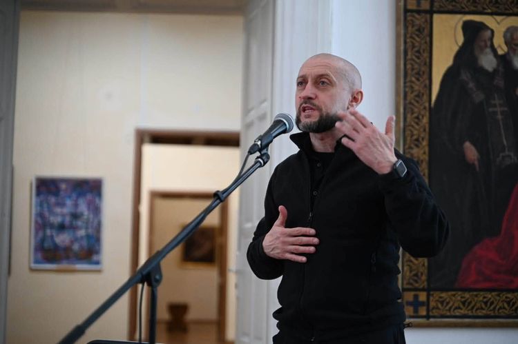 В Ужгороді в межах проєкту «Ти як?» відбулася лекція військового капелана Андрія Зелінського