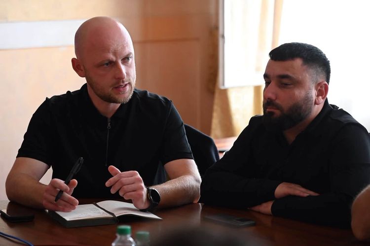 На Закарпатті обговорили готовність автомобільних доріг до осінньо-зимового періоду