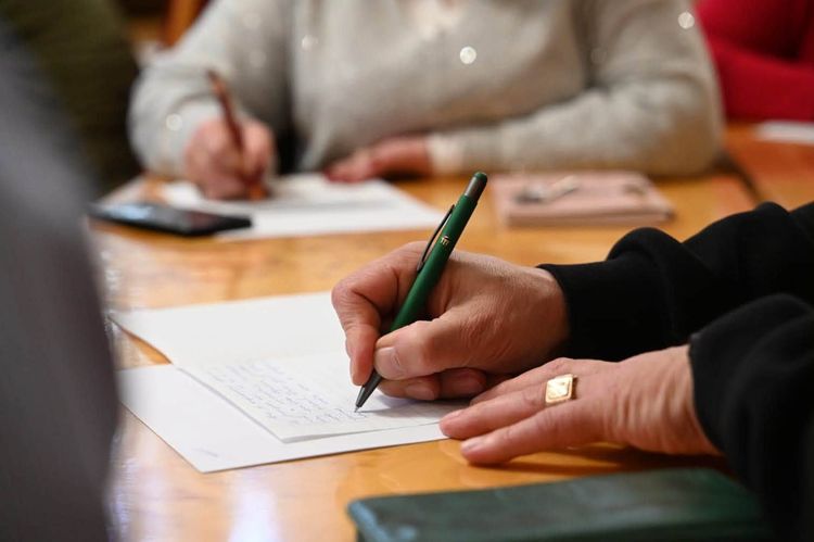 Працівники Закарпатської ОВА разом із ветеранами написали Радіодиктант національної єдності