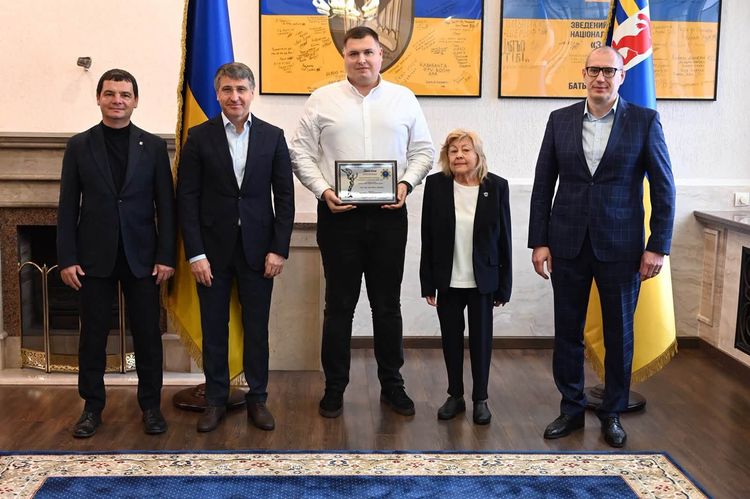 На Закарпатті відзначили переможців Всеукраїнського рейтингу «Сумлінні платники податків – 2025»