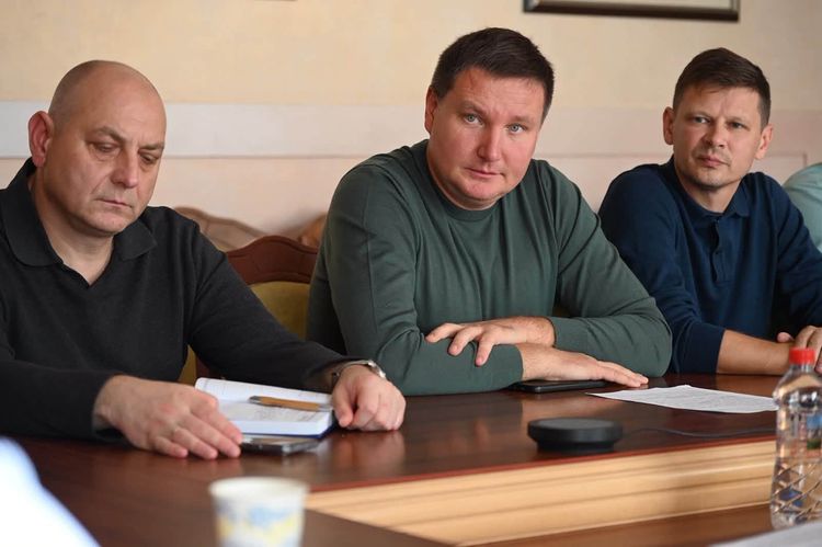 На Закарпатті обговорили готовність автомобільних доріг до осінньо-зимового періоду