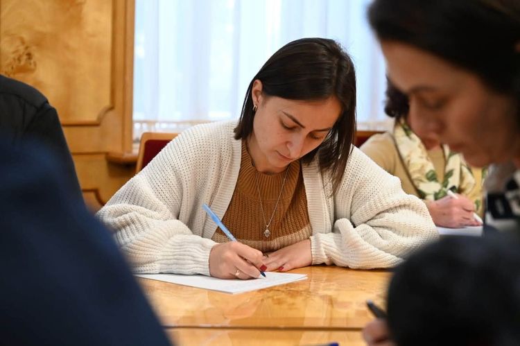 Працівники Закарпатської ОВА разом із ветеранами написали Радіодиктант національної єдності
