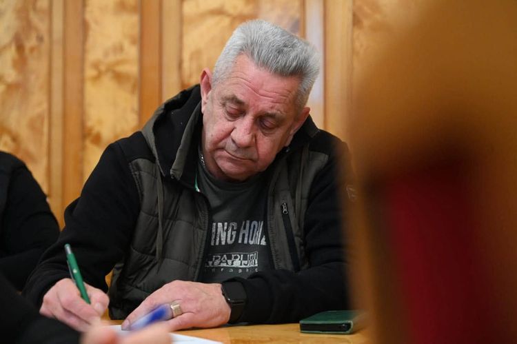 Працівники Закарпатської ОВА разом із ветеранами написали Радіодиктант національної єдності
