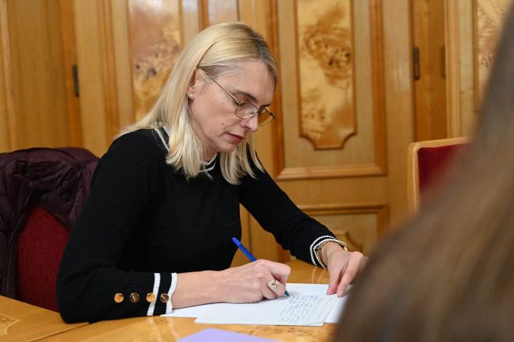 Працівники Закарпатської ОВА разом із ветеранами написали Радіодиктант національної єдності