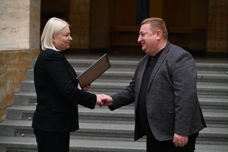 У Закарпатській ОВА відбулися урочисті збори до Дня працівника соціальної сфери